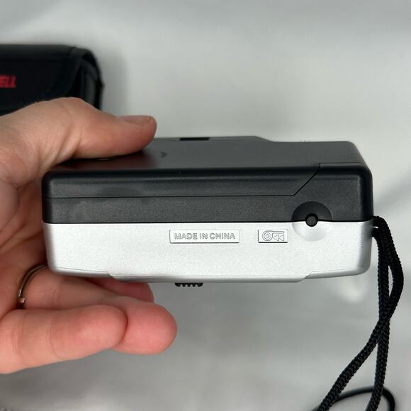 Vintage Bell + Howell Focus Free 28mm Lens 35mm Film Camera With Case - Picture 5 of 7